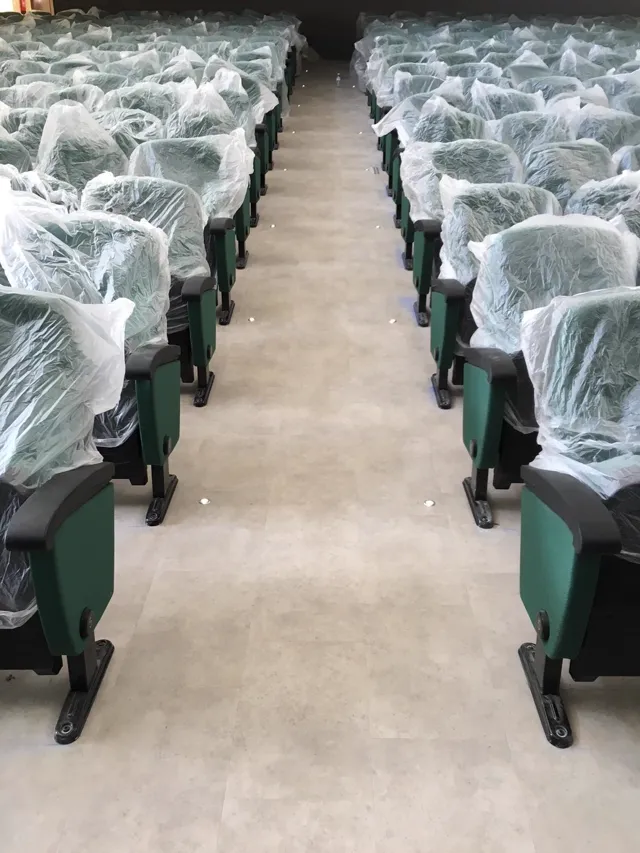 Butacas profesionales con LED en pasillos